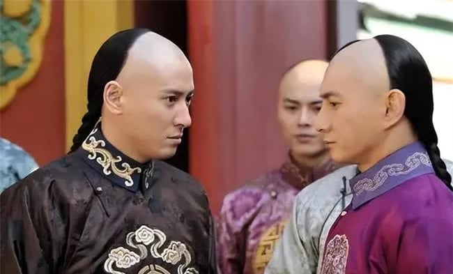 Người con nào của Khang Hy được coi là thiên tài?