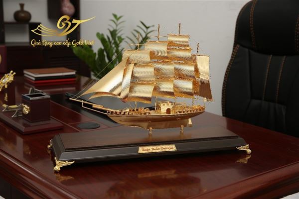 Vì sao nên chọn thuyền buồm mạ vàng làm quà tặng thay vì các vật phẩm khác?