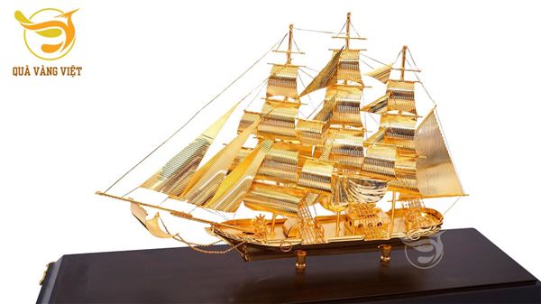 Thuyền buồm mạ vàng: Biểu tượng của Thuận buồm xuôi gió trong kinh doanh