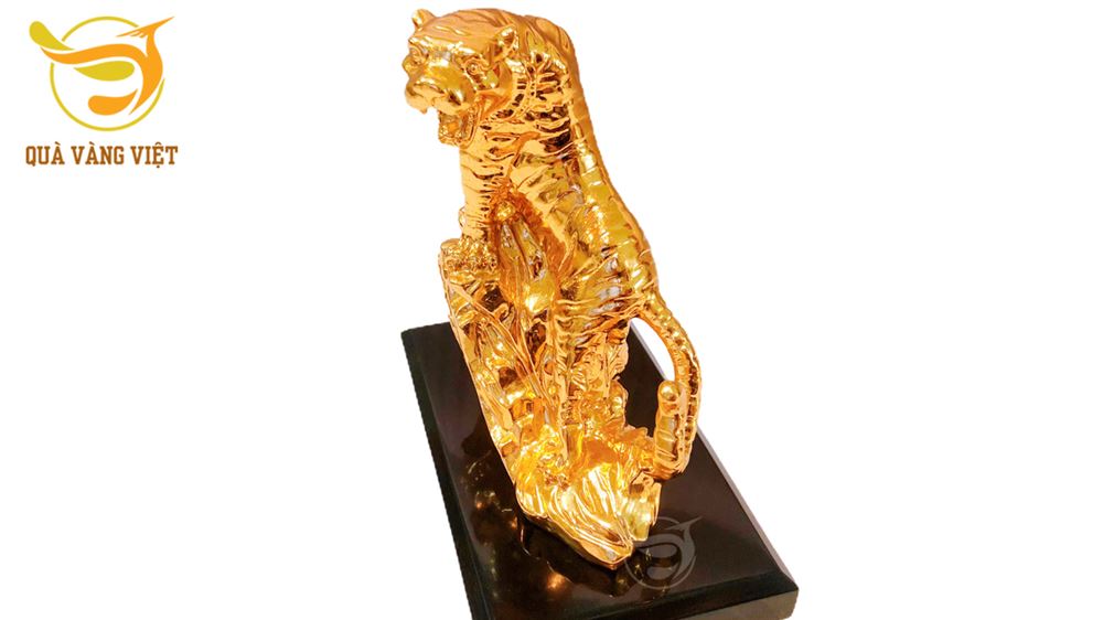 tượng hổ đá mạ vàng 3