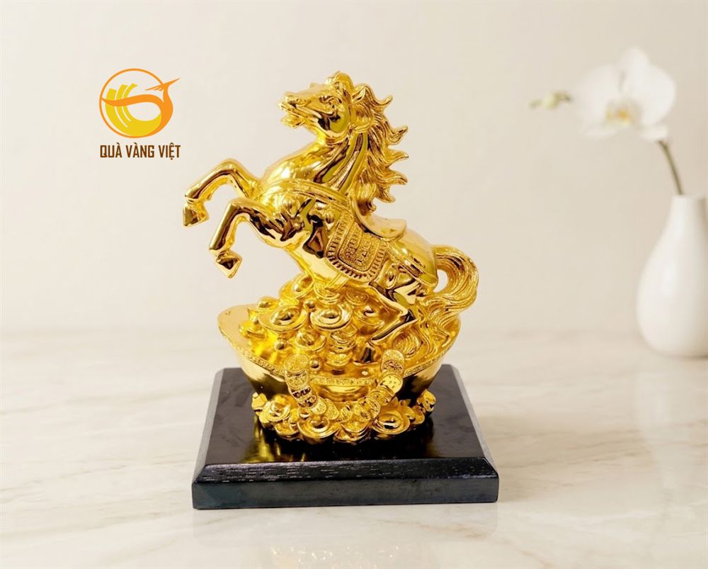 Tượng ngựa tài lộc mạ vàng 