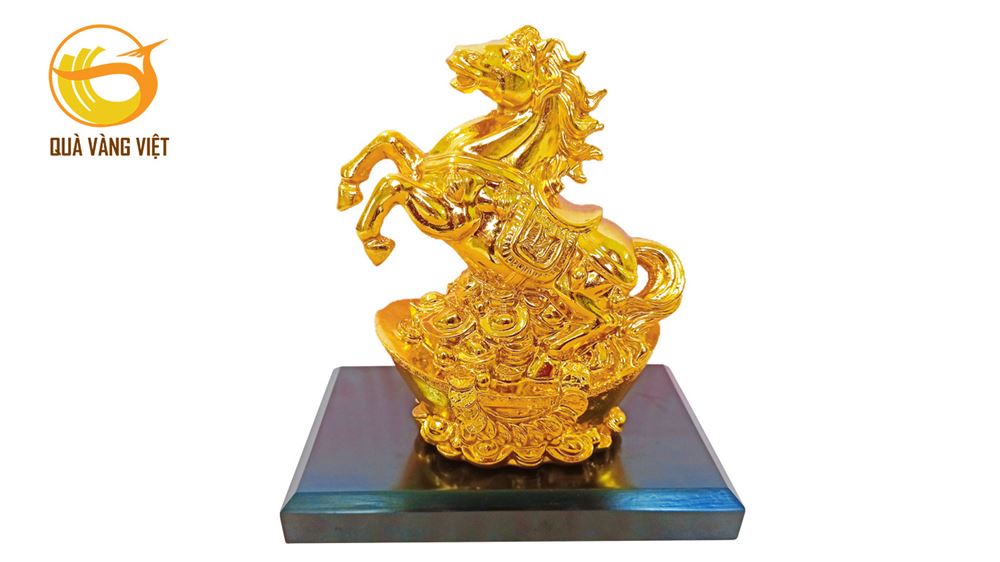 Tượng ngựa tài lộc mạ vàng 